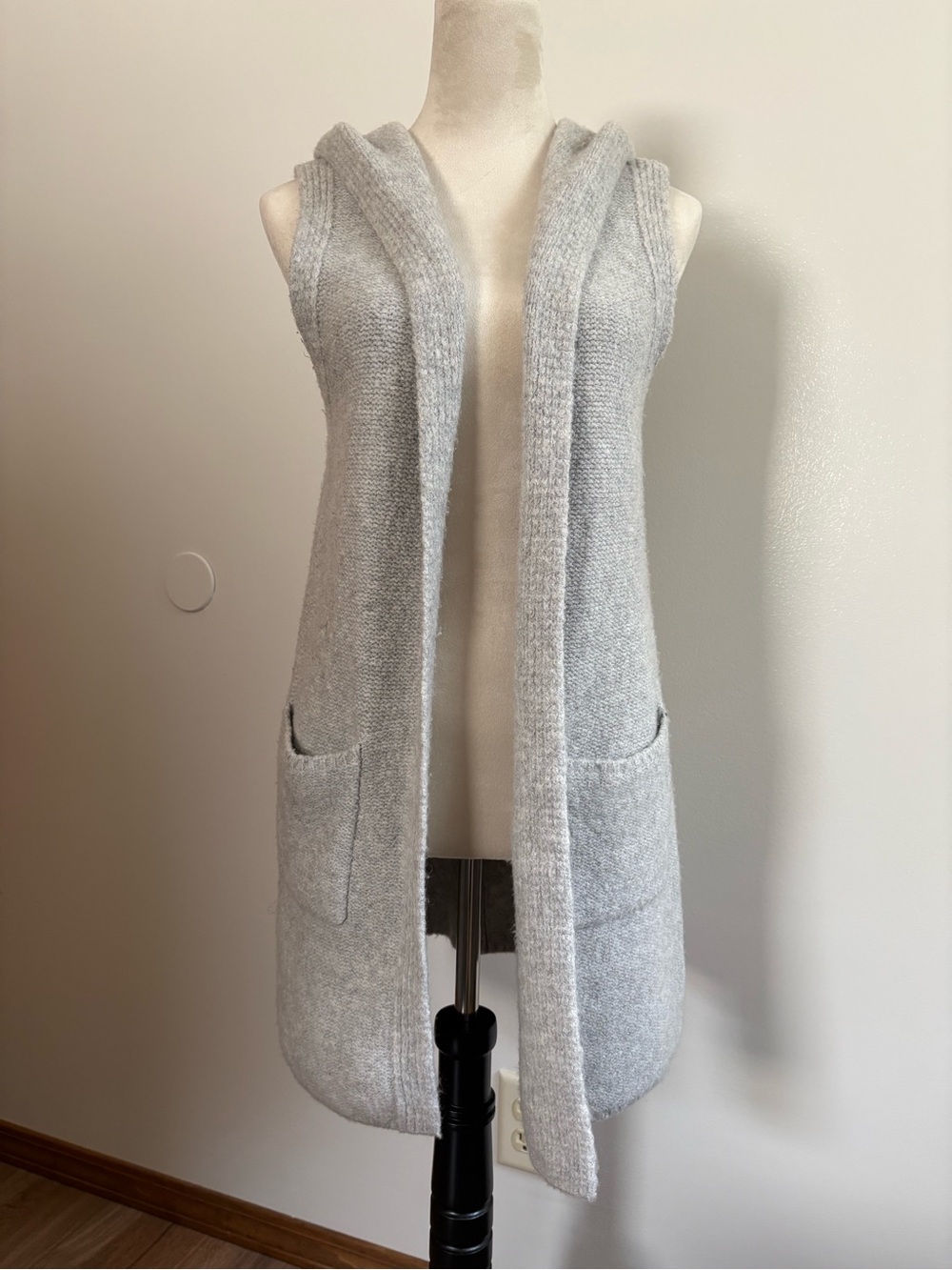 Tahari Gray Hooded Sweater Vest Open Front Wool Blend Knit Longline Cardigan S